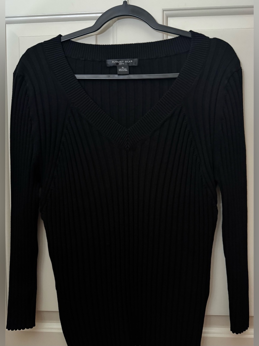 august silk Sweater 54% Silk Black Ribbed V-Neck Sweater Size - XL - Picture 13 of 14